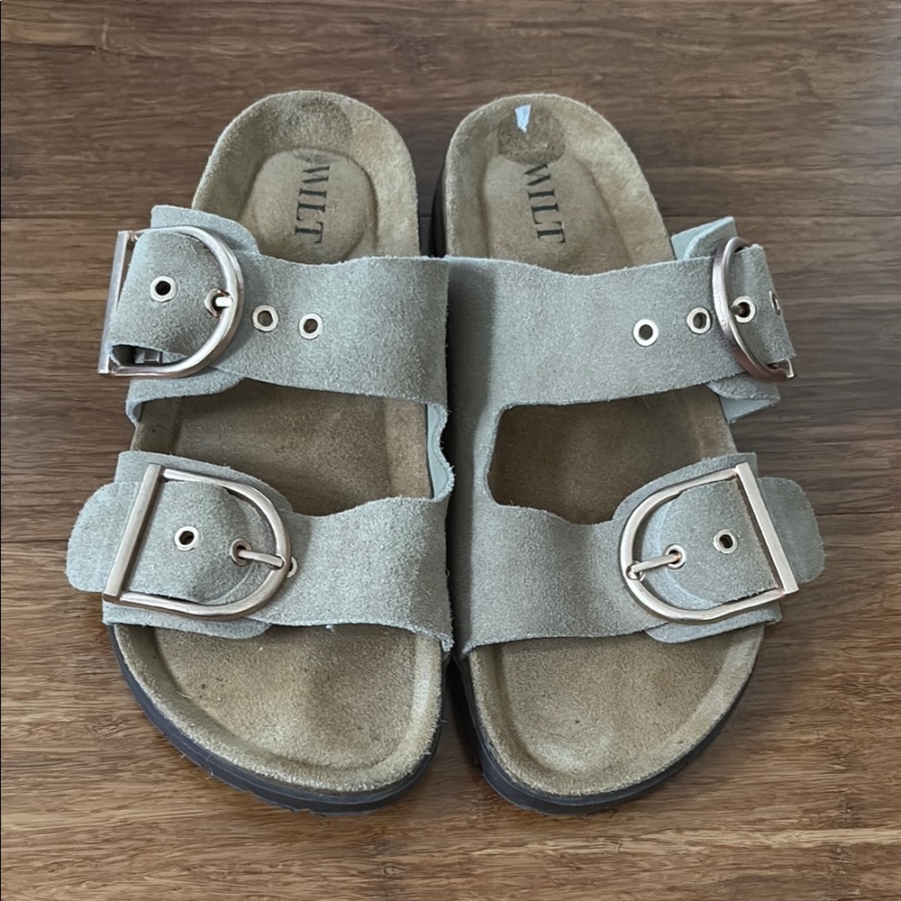 WILT Women’s Tan and Gold Sandals, size 8
